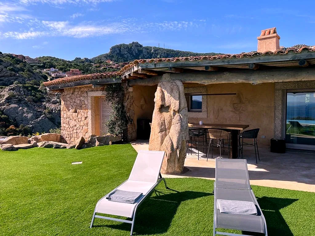 Villa Lino — la piscina e il prato